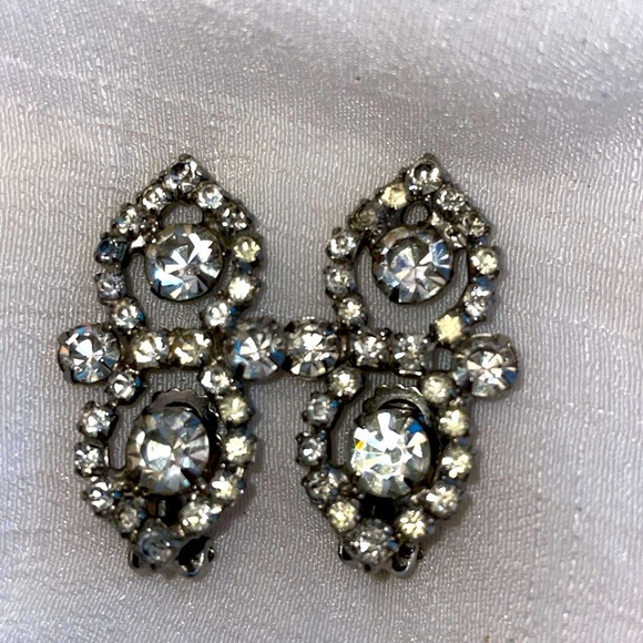 Vintage silver tone round clear cut crystal prong set double teardrop clip on ea - Picture 1 of 3